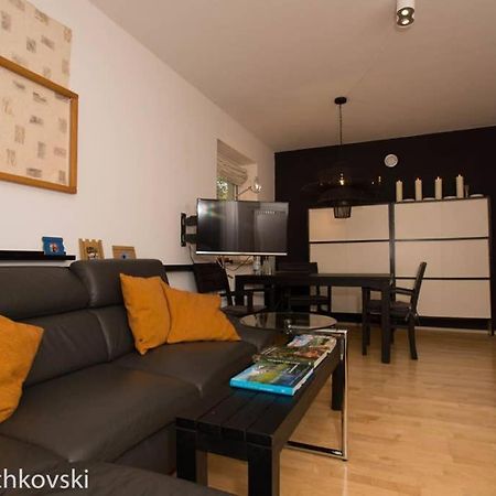 Bahnhofsnahe, Ruhige Und Sonnige 2 Zimmerwohnung Im Dichterviertel วิสบาเดน ภายนอก รูปภาพ